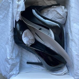 Size 7 Aldo black patent leather heels